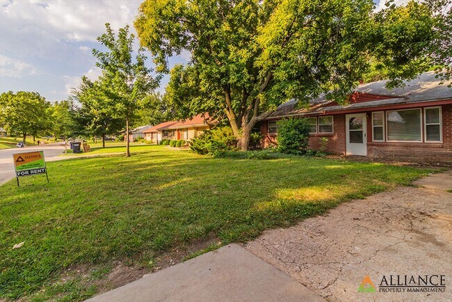 Building Photo - 1525 Hartford Rd