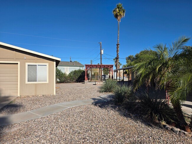Building Photo - STUNNING PROPERTY-3 bedroom/2 bath Manufacture home in Central Bullhead City