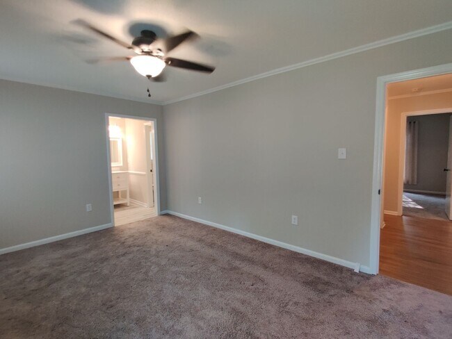 Building Photo - 7236 Walnut Wood Dr
