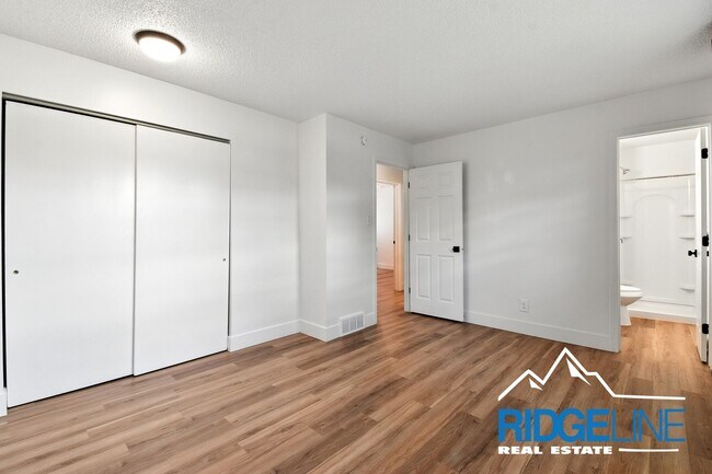 Building Photo - Fox Farm one level home ready for you to e...