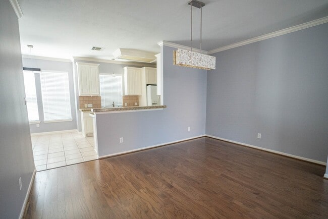 Building Photo - 1515 Drew St