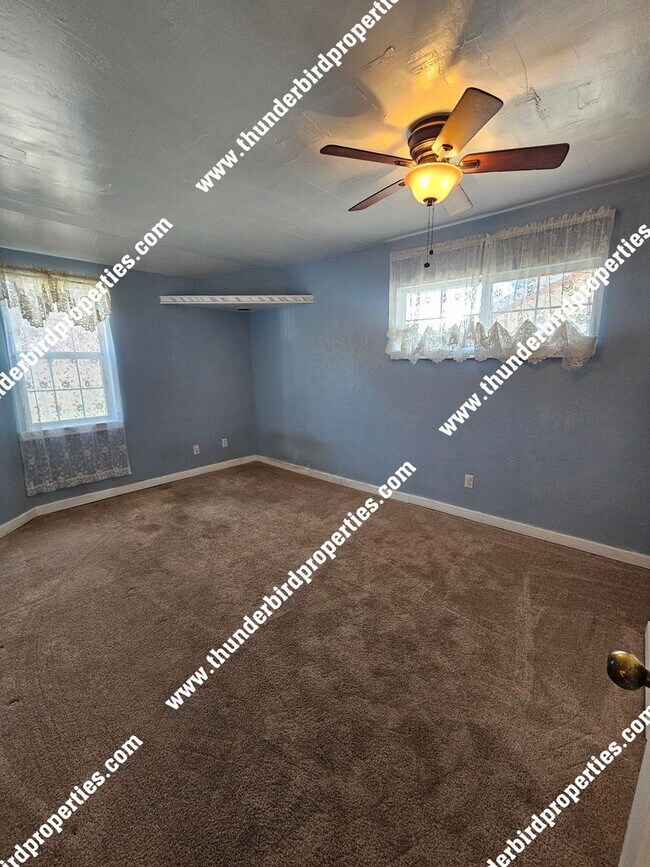 Building Photo - Lovely 3 bedroom, 2 baths in NE Heights!