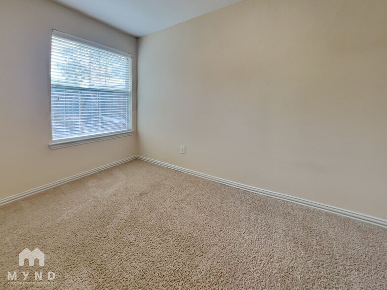 Building Photo - 3009 Fallbrook Ct