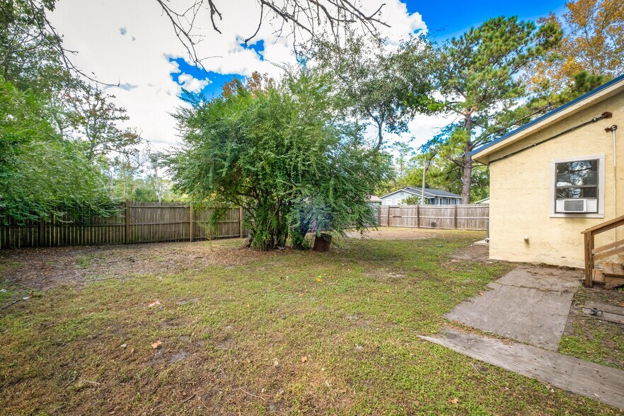 Building Photo - 12716 Gillespie Ave