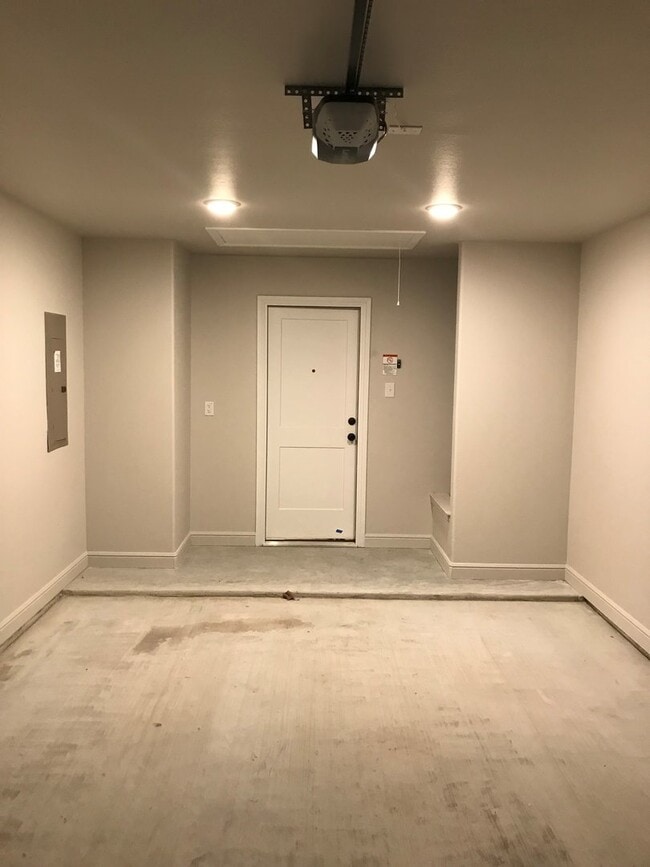 Building Photo - 5802 Luminous Ln