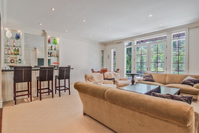 Building Photo - 200 Aspen Rd