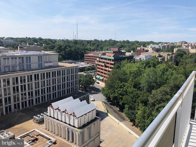 Building Photo - 3001 Veazey Terrace NW