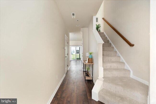 Building Photo - 109 Splendor Gdn Wy