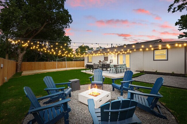 Building Photo - 3321 Ridgehaven St