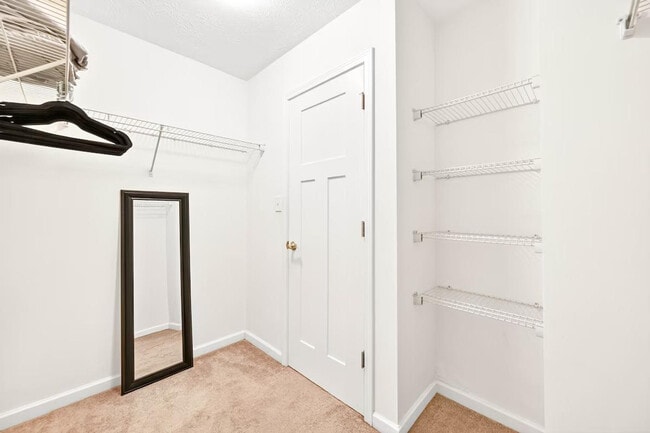 Building Photo - 4663 Bayview Dr