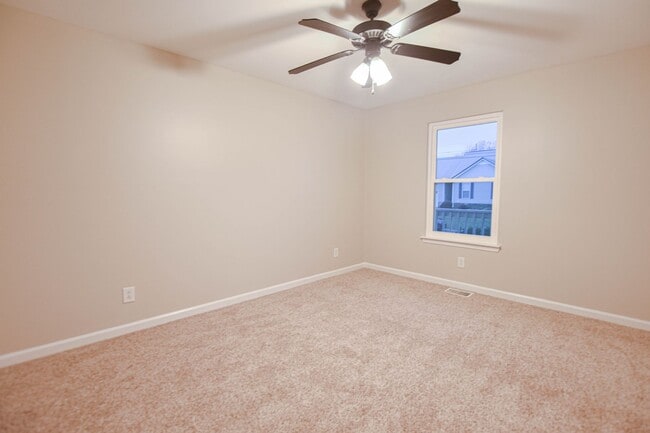 Building Photo - Pet Friendly Four Bedroom!