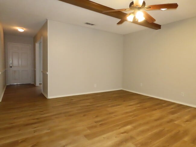Building Photo - Expansive 3/2 Home in Tyler w/Additional Den and Living Room!