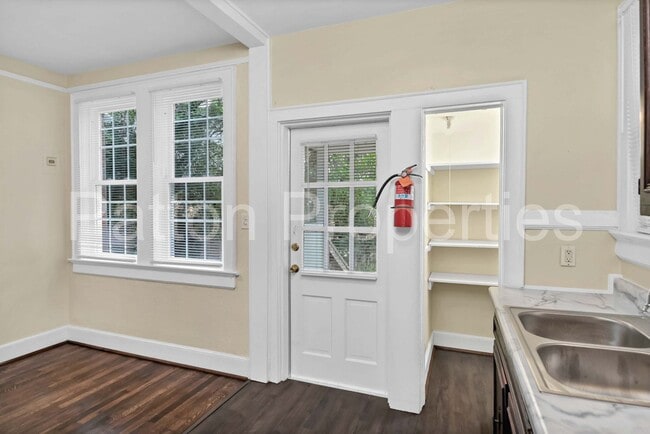 Building Photo - 822-824 Cedar Terrace - Inside CofC - R16404-08-23