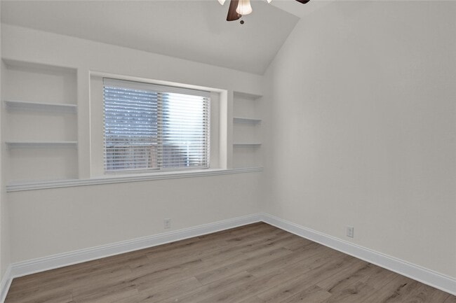 Building Photo - 2105 Burke Dr