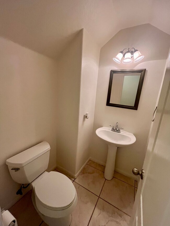 Building Photo - Aviara 4 BD, 3BA in gated community