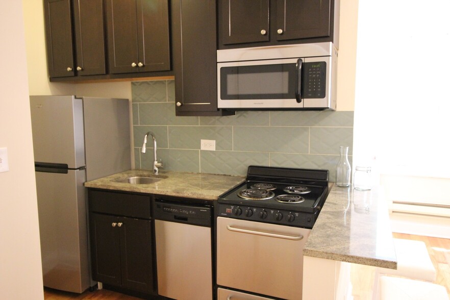 Primary Photo - 1210 W Granville Ave