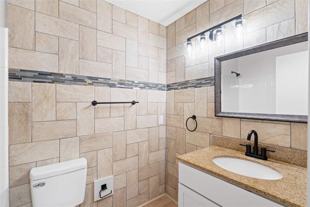 Building Photo - 2423 Jewell Dr
