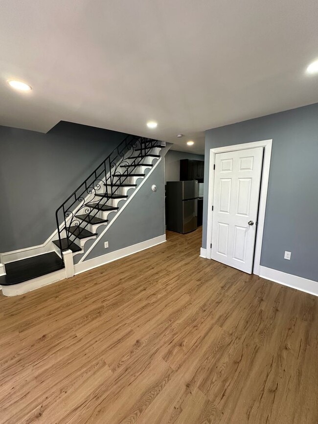 Building Photo - Renovated 3 Bed, 1 Bath rowhome