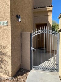 Building Photo - 1367 S Country Club Dr