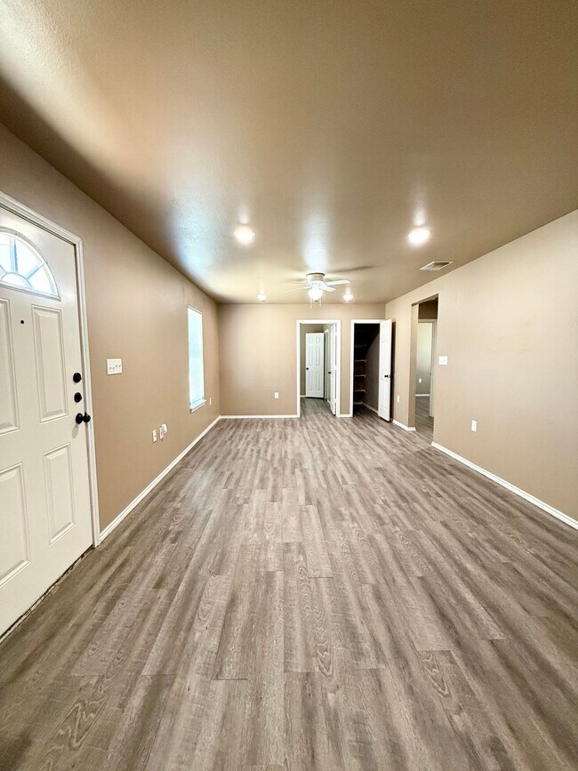 Building Photo - 524 46th St