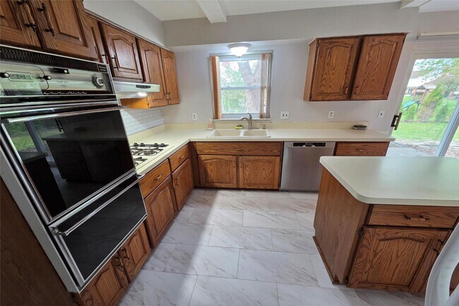 Building Photo - 515 Hobnail Cir