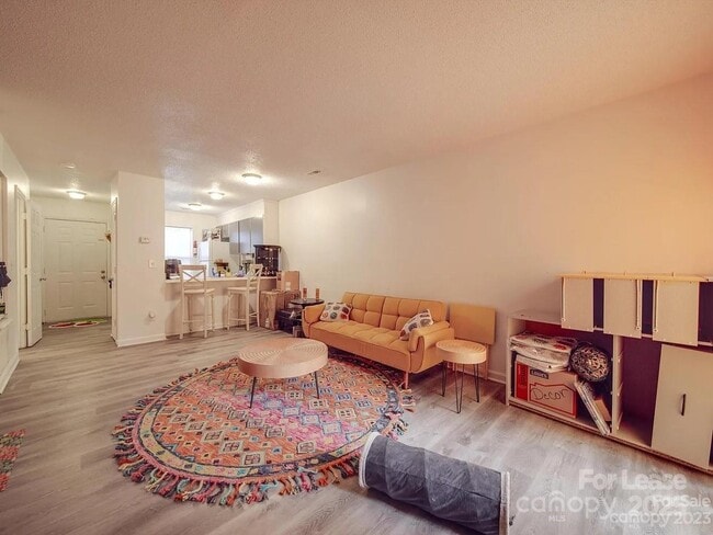 Building Photo - 4044 Briarhill Dr