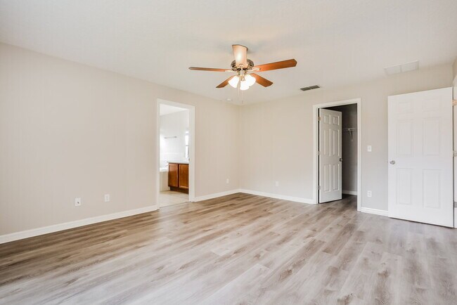 Building Photo - 2119 Bexley Dr