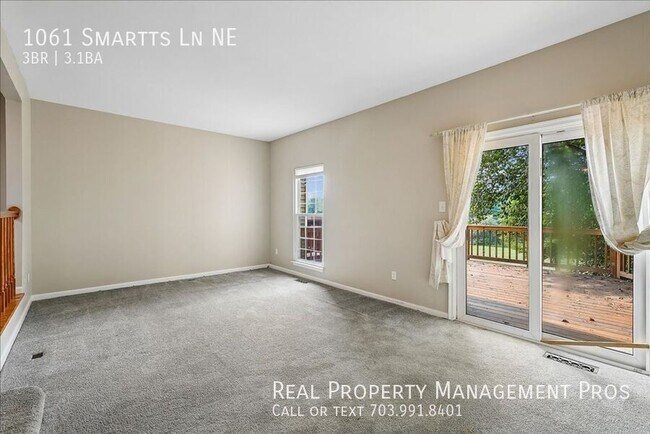 Building Photo - 1061 Smartts Ln NE