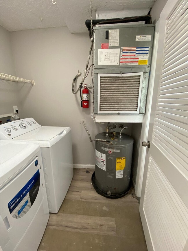 Building Photo - 4690 Summit Blvd