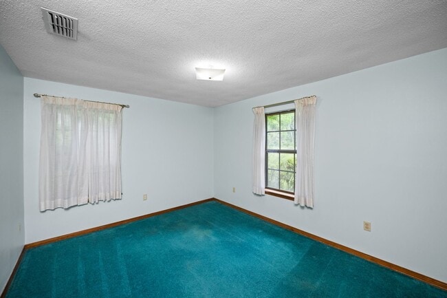 Building Photo - 18050 Steele Dr