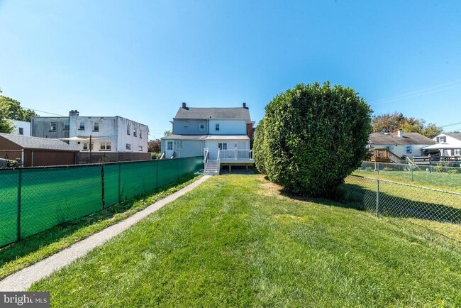 Building Photo - 739 S Matlack St