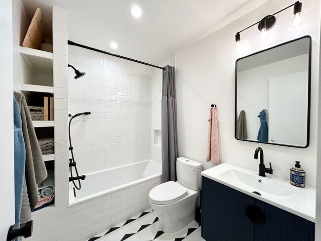 Building Photo - PRAGER DUPLEX