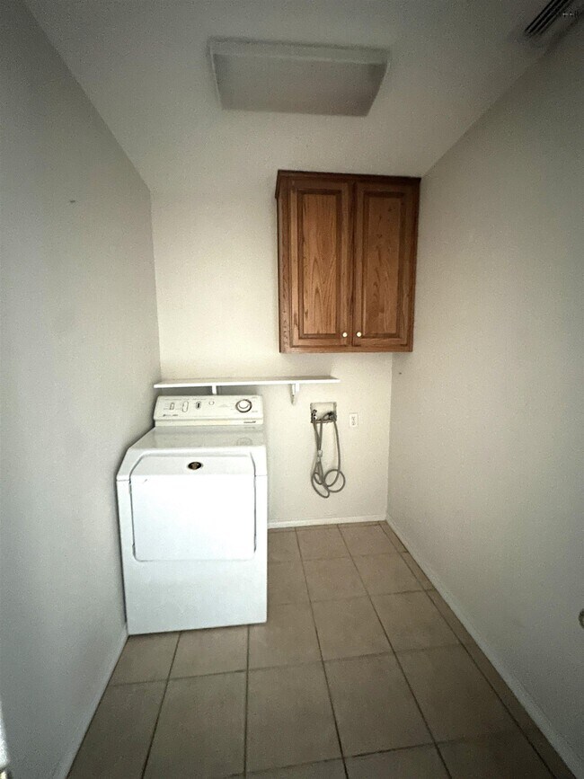 Building Photo - 3028 Whitehall Ln