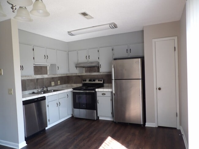 Building Photo - 108 Ridgeway Dr