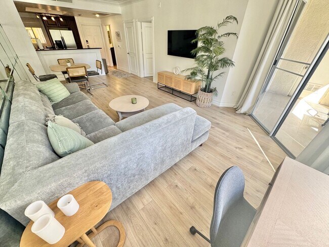 Building Photo - Great opportunity condo in a highly desirable central Las Vegas location