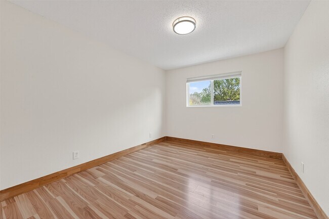 Building Photo - 16117 Singapore Ln