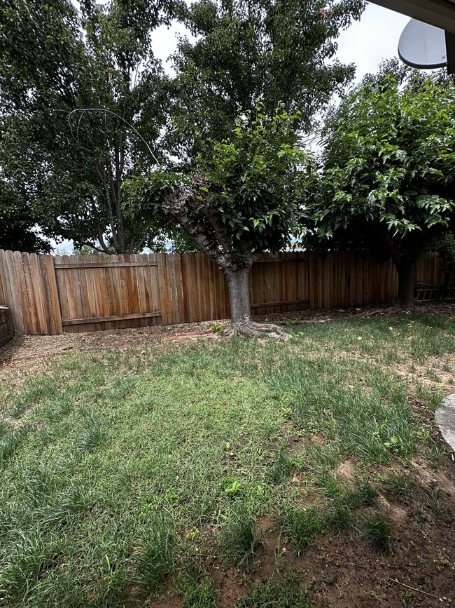 Building Photo - 7990 Glenbar Way