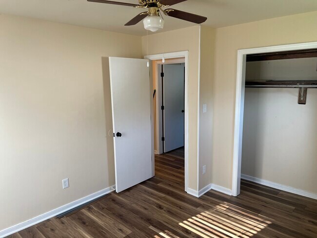 Building Photo - 11425 Walton Lake Rd