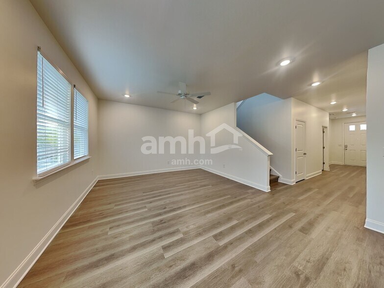 Building Photo - 920 Carnelian Ln