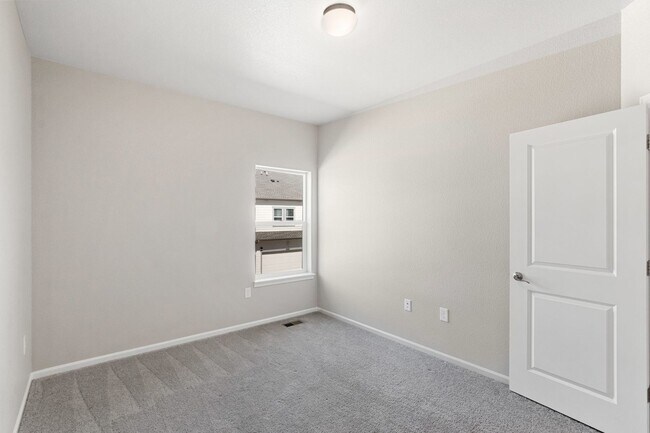 Building Photo - Beautiful 3-bedroom, 3-bathroom townhome located in Lorson Ranch!!