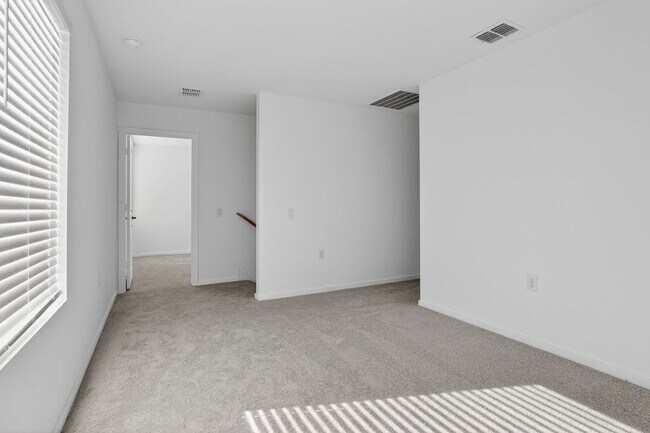 Building Photo - Private Master Suite for Rent – 5 Minutes from Texas A&M–San Antonio!