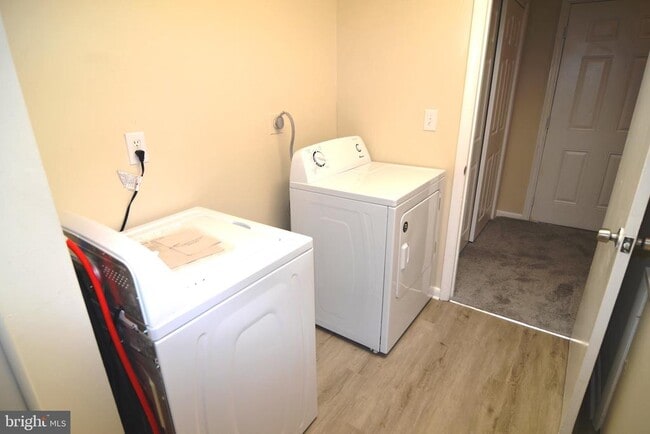 Building Photo - 21632 Shangri-La Wy