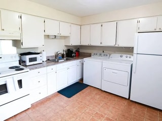 Kitchen - 1596 Jones Dr