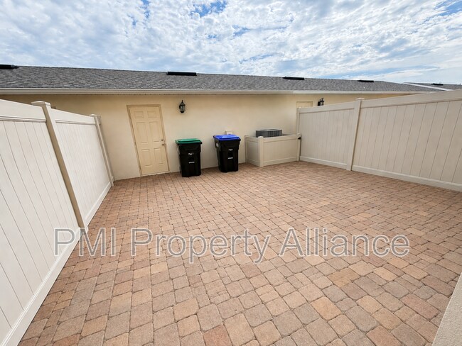 Building Photo - 12875 Emersondale Ave