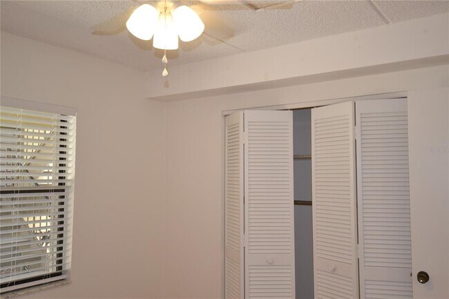 Building Photo - 209 Woodlake Wynde