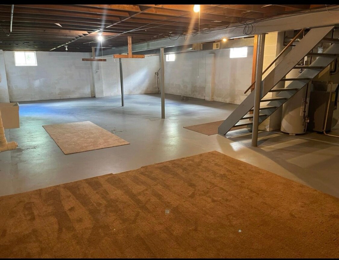 Building Photo - 5203 W Ridge Rd