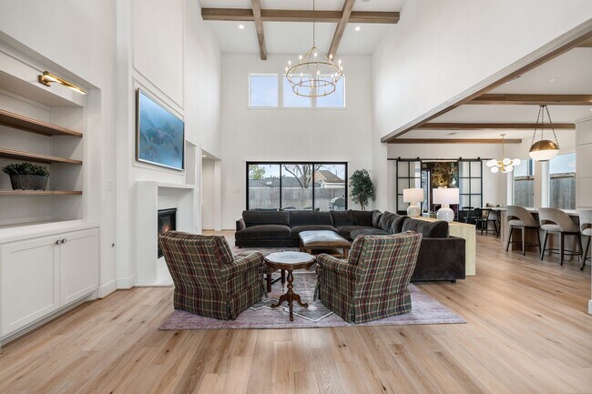 Building Photo - 6626 Saxet St