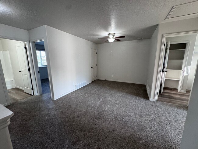 Building Photo - 673 N 2560 E
