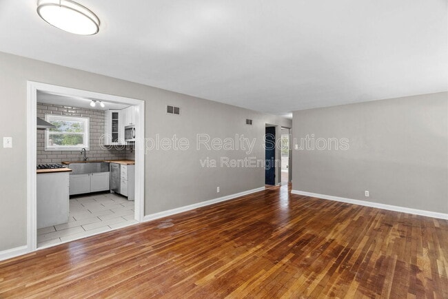Building Photo - 1225 Buck Ave