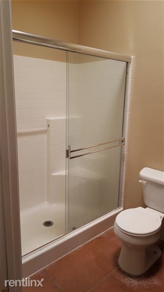 Building Photo - 3331 E Bermuda St